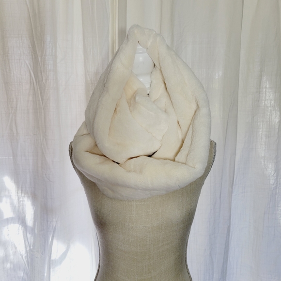 CALVIN KLEIN Faux-fur Luxurious Infinity Neck & Head Wrap Scarf for Women Wide - Picture 3 of 7